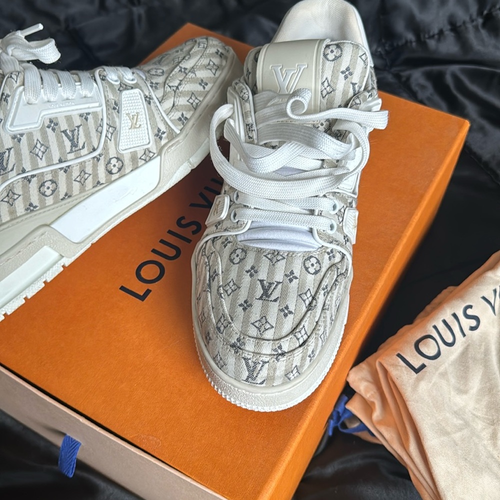 Men’s LV Sneakers used still in great condition